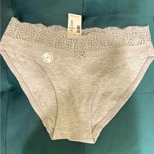 BRAND NEW Lace Hipster Panties. Aeropostale Size Small.